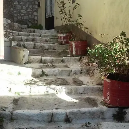Traditional 2 Bdrs House Center Apartment *