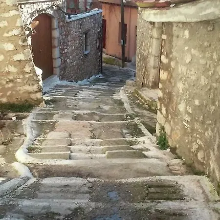 Traditional 2 Bdrs House Center Lägenhet Arachova
